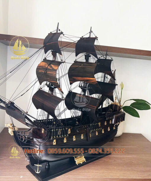 Mô hình thuyền buồm Gỗ tử đàn mạ vàng 24k - 1 mét