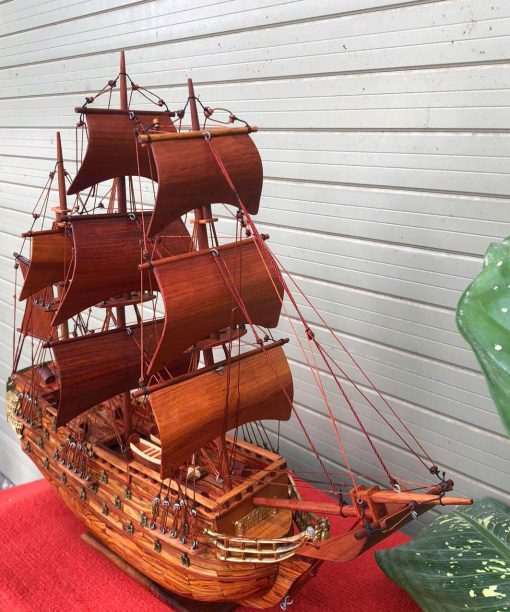 Mô Hình Thuyền Buồm Gỗ Sưa Dài 40cm Cao 45cm Rộng 14cm – Nhỏ Gọn Nhưng Đầy Tinh Tế