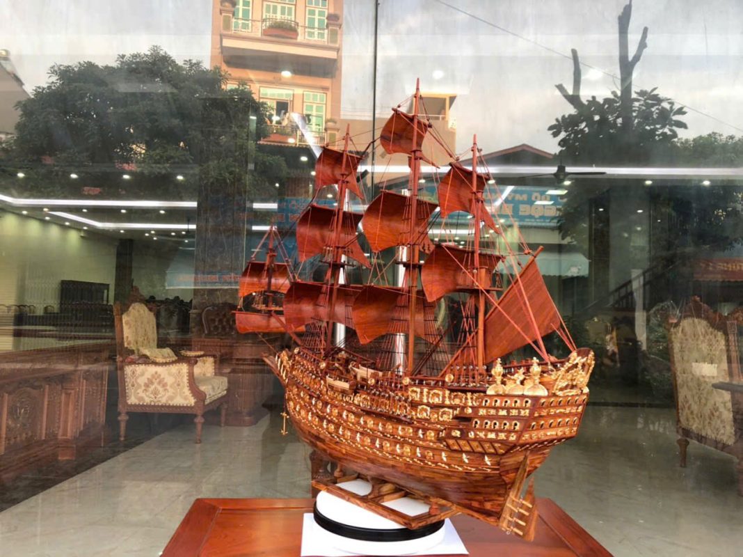 Mô Hình Thuyền Buồm Gỗ Sưa 80cm × 75cm × 24cm Đẹp, Sang Trọng