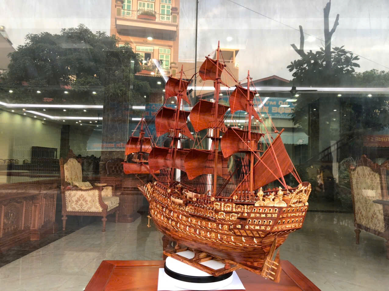 Mô Hình Thuyền Buồm Gỗ Sưa 80cm × 75cm × 24cm Đẹp, Sang Trọng