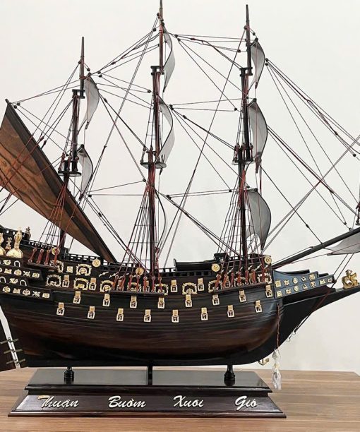 Mô Hình Thuyền Buồm Gỗ Mun Dài 86cm Cao 82cm