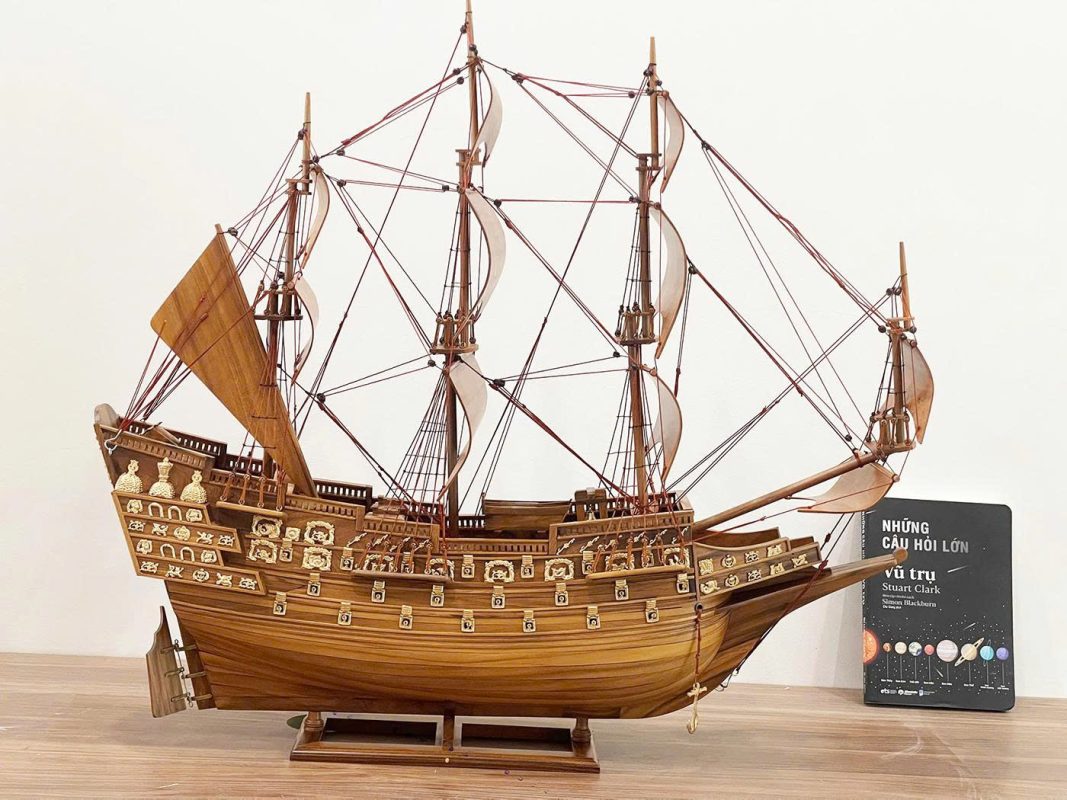 Mô Hình Thuyền Buồm Bách Xanh 68cm Cao 65cm – Tinh Xảo, Sang Trọng & Ý Nghĩa