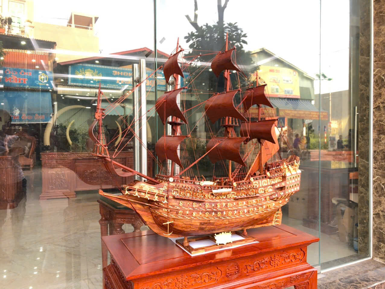 Mô Hình Thuyền Buồm Gỗ Sưa 80cm × 75cm × 24cm Đẹp, Sang Trọng
